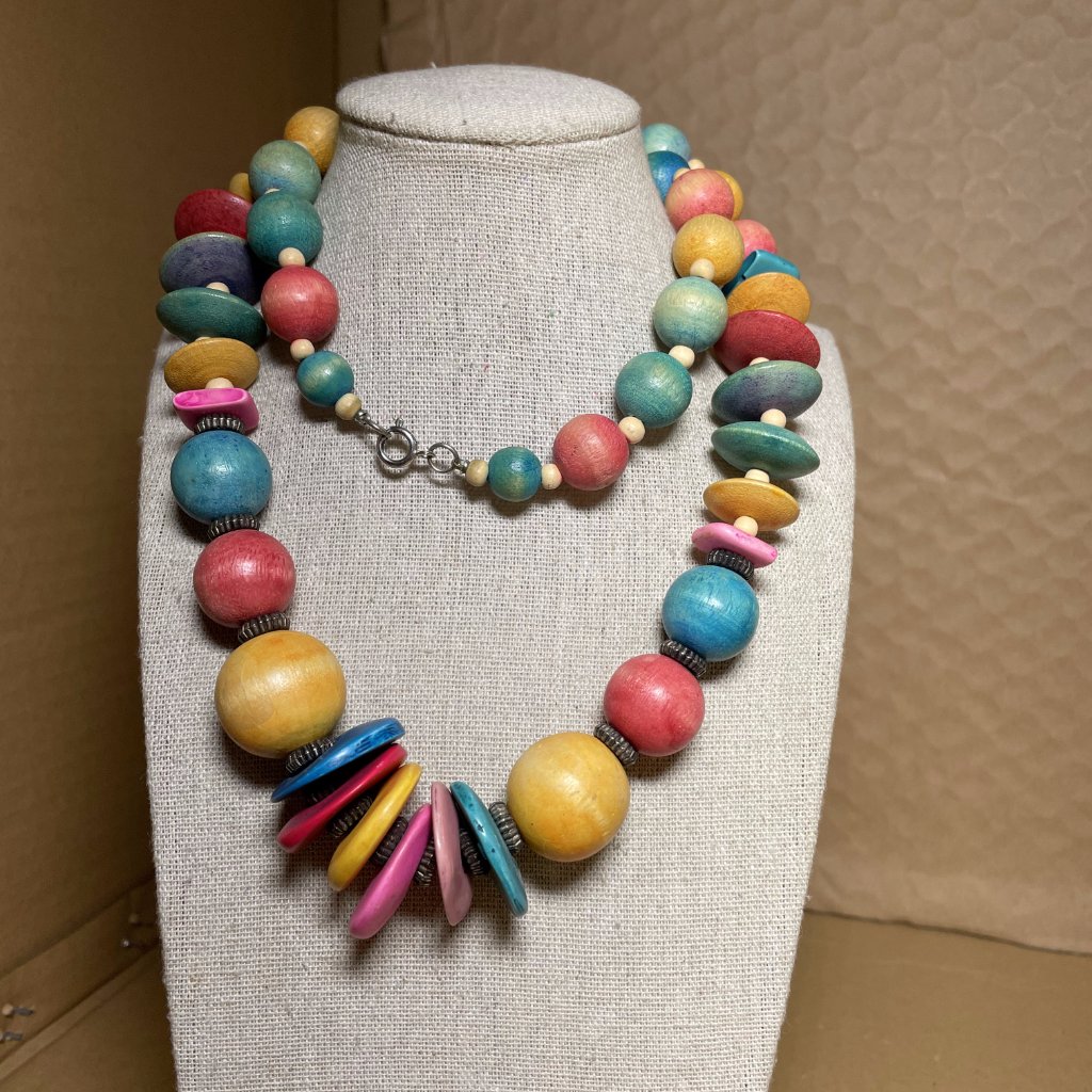 Vintage Colorful Funky Wood Graduated Beaded Necklace 30 L 35$
